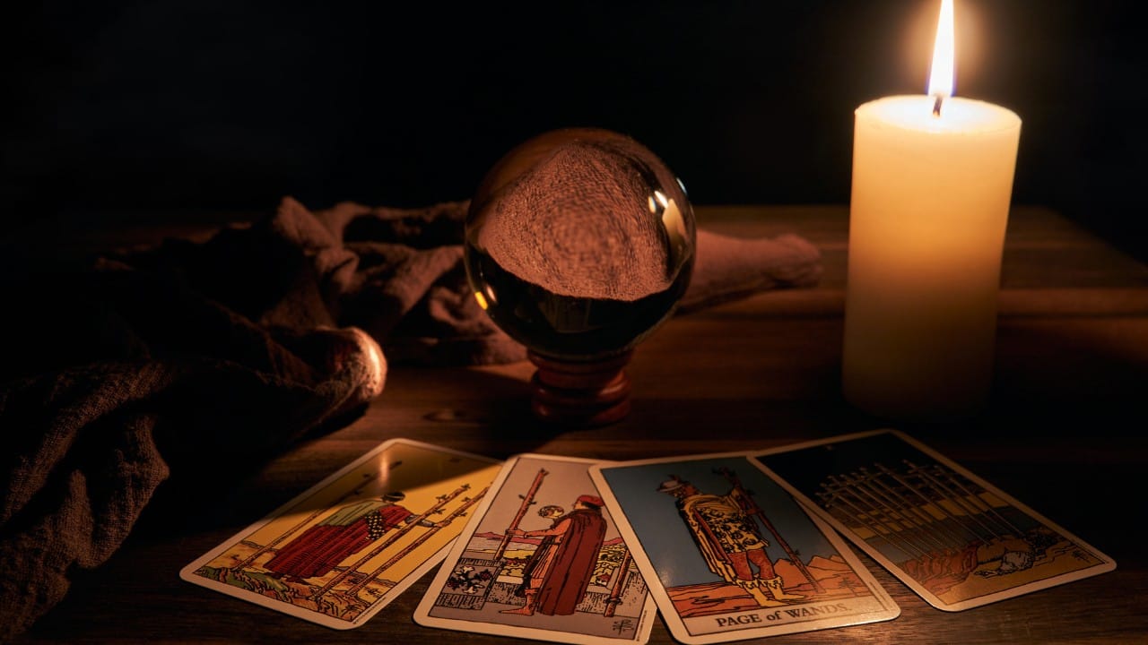 Tarot Readings for Love and Relationships: Insights into Compatibility and Commitment