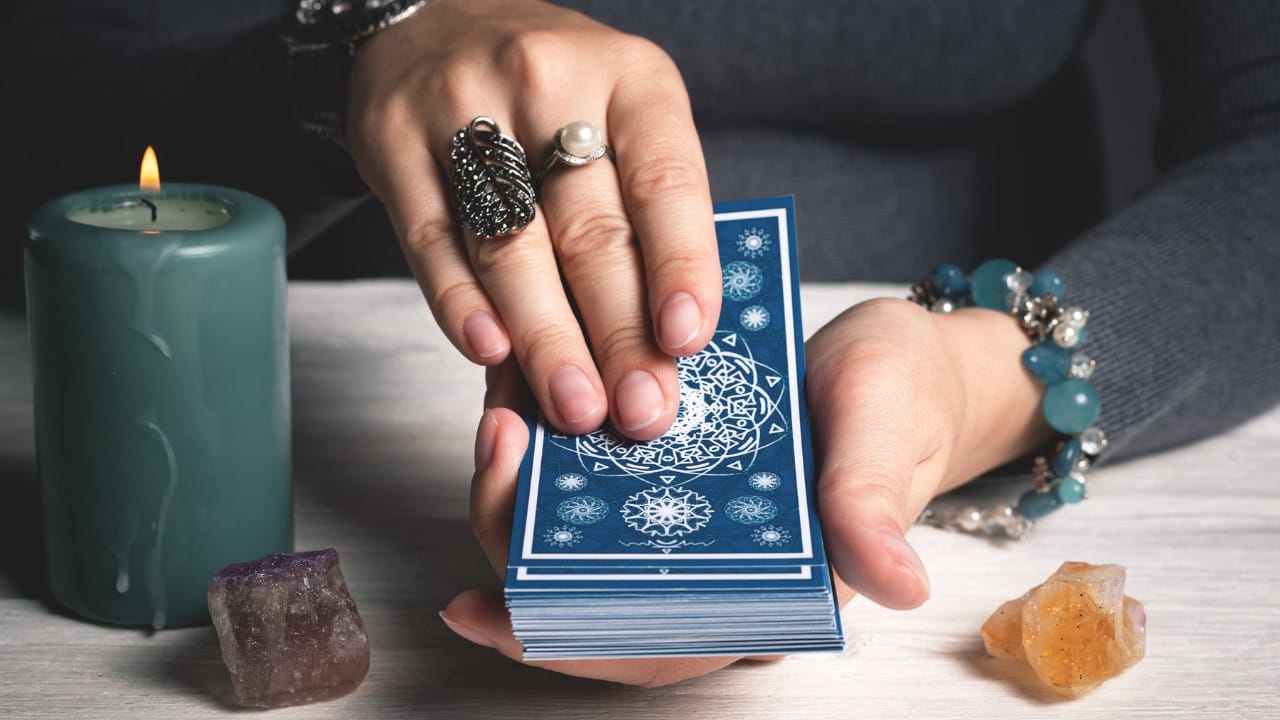 How to Interpret the “Yes” and “No” Cards in Tarot Readings How to Interpret the “Yes” and “No” Cards in Tarot Readings